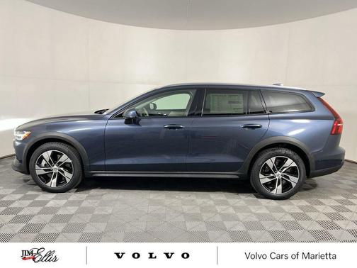 2026 Volvo V60 Cross Country B5 Plus