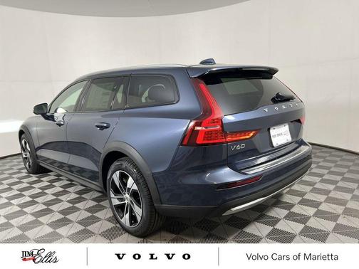 2026 Volvo V60 Cross Country B5 Plus