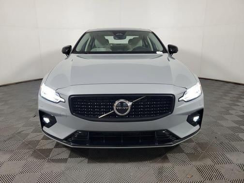 2024 Volvo S60 B5 Core Dark Theme