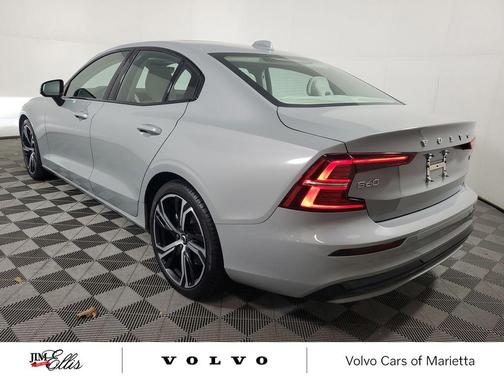 2024 Volvo S60 B5 Core Dark Theme
