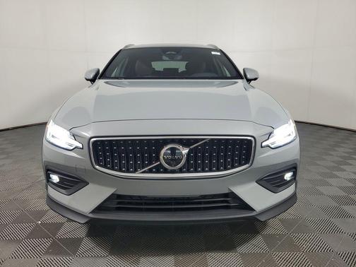 Vapour Gray Metallic 2025 Volvo V60 Cross Country Plus, B5 AWD Gas (mild hybrid)