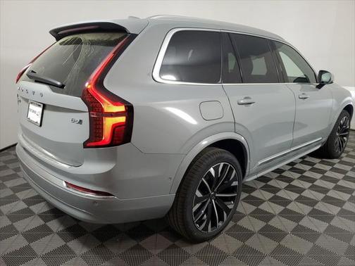 2025 Volvo XC90 B6 Plus 7-Seater