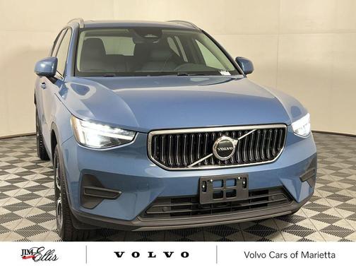2025 Volvo XC40 B5 Core Bright Theme