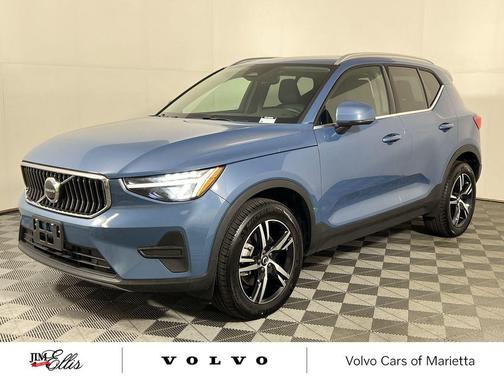 2025 Volvo XC40 B5 Core Bright Theme