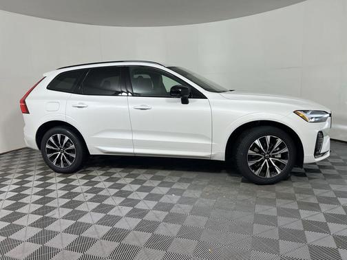 2025 Volvo XC60 B5 Core