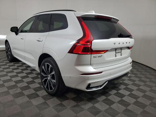 2023 Volvo XC60 B5 Plus Dark Theme