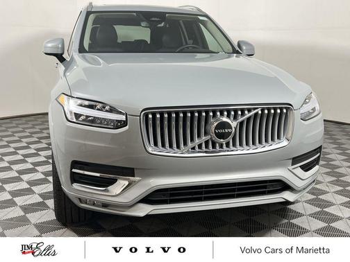 2025 Volvo XC90 B5 Core