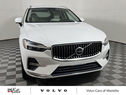 2023 Volvo XC60 B5 Ultimate Bright Theme