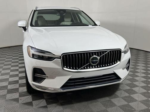 2023 Volvo XC60 B5 Ultimate Bright Theme