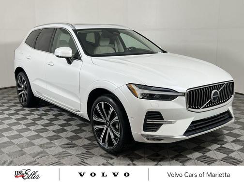 2023 Volvo XC60 B5 Ultimate Bright Theme