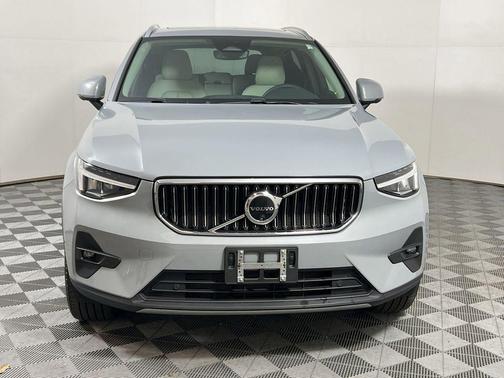 2024 Volvo XC40 B5 Plus Bright Theme