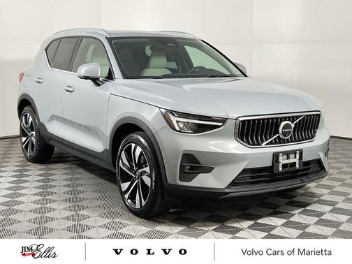 2024 Volvo XC40 B5 Plus Bright Theme