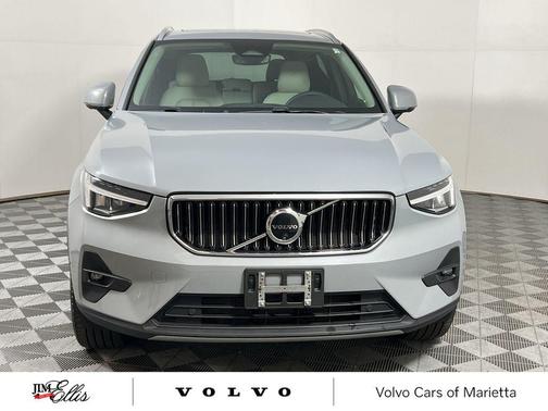 2024 Volvo XC40 B5 Plus Bright Theme