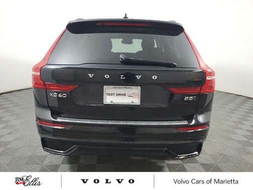 Onyx Black Metallic 2024 Volvo XC60 B5 Plus Dark Theme