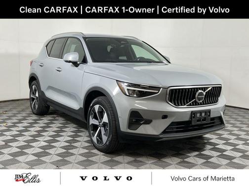 2025 Volvo XC40 B5 Plus Bright Theme