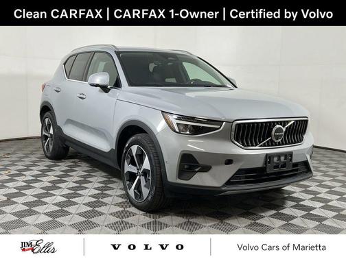 2025 Volvo XC40 B5 Plus Bright Theme
