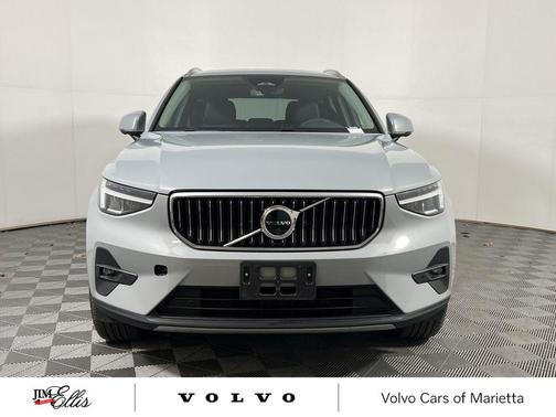 2025 Volvo XC40 B5 Plus Bright Theme