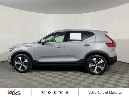 2025 Volvo XC40 B5 Plus Bright Theme