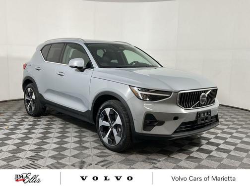 2025 Volvo XC40 B5 Plus Bright Theme