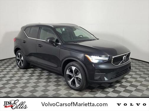 2025 Volvo XC40 B5 Core Bright Theme