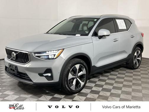 2024 Volvo XC40 B5 Plus Bright Theme