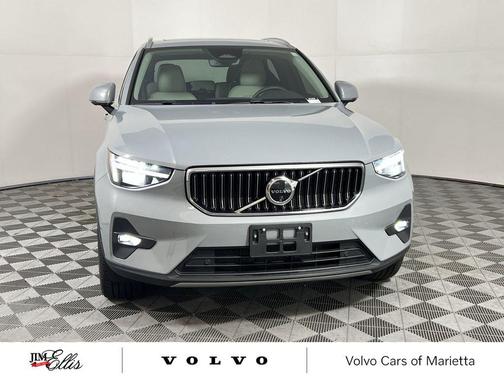 2024 Volvo XC40 B5 Plus Bright Theme