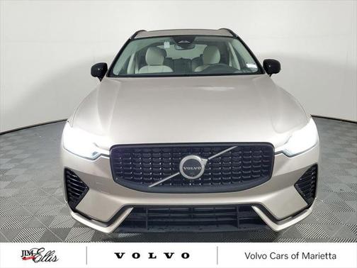 2025 Volvo XC60 Plug-In Hybrid T8 Plus