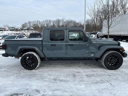 2024 Jeep Gladiator Nighthawk