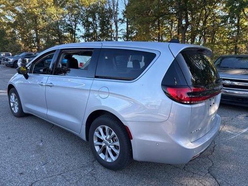 2024 Chrysler Pacifica Touring-L