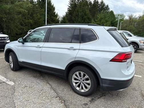 White Silver Metallic 2019 Volkswagen Tiguan 2.0T SE