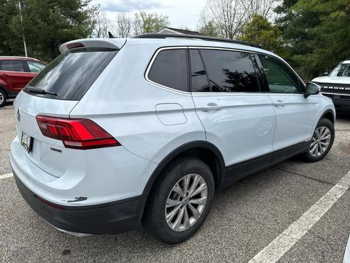 White Silver Metallic 2019 Volkswagen Tiguan 2.0T SE