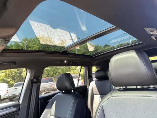 Pyrite Silver Metallic 2022 Volkswagen Tiguan 2.0T SE R-Line Black