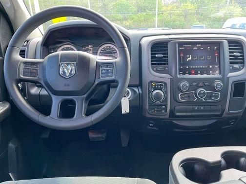 Bright Silver Clearcoat Metallic 2019 RAM 1500 Classic Express