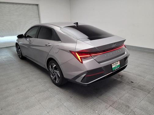 Fluid Metal 2025 Hyundai ELANTRA SEL
