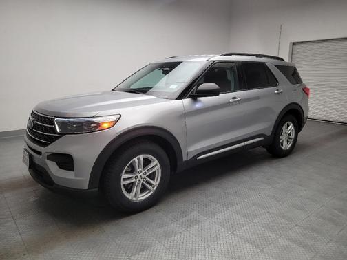 Iconic Silver Metallic 2022 Ford Explorer XLT