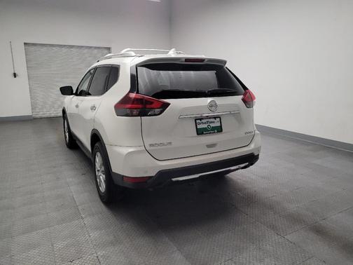 White 2019 Nissan Rogue SV