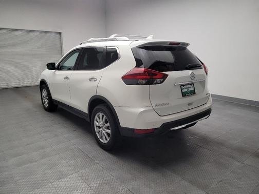 White 2019 Nissan Rogue SV