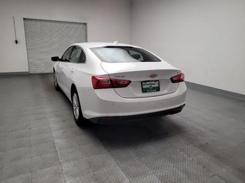 Summit White 2025 Chevrolet Malibu FWD 1LT