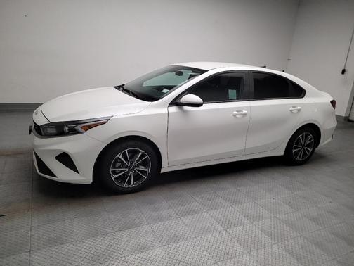 Snow White Pearl 2023 Kia Forte LXS