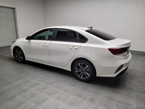 Snow White Pearl 2023 Kia Forte LXS