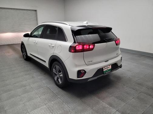 Snow White Pearl 2022 Kia Niro LXS