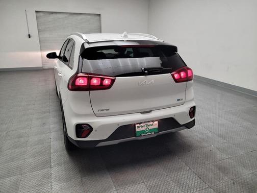 Snow White Pearl 2022 Kia Niro LXS