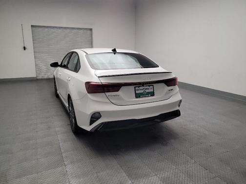 Snow White Pearl 2022 Kia Forte GT-Line