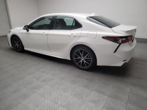 Super White 2021 Toyota Camry SE