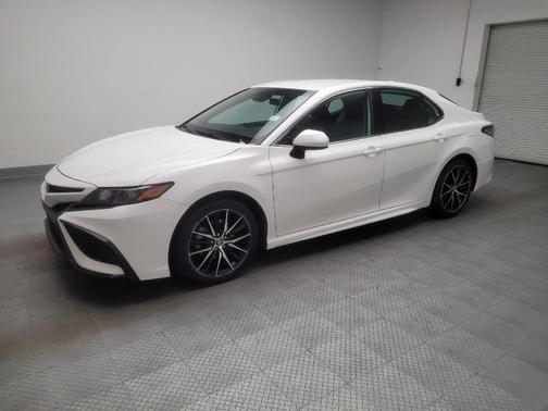 Super White 2021 Toyota Camry SE
