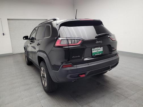 Diamond Black Crystal Pearlcoat 2019 Jeep Cherokee Trailhawk