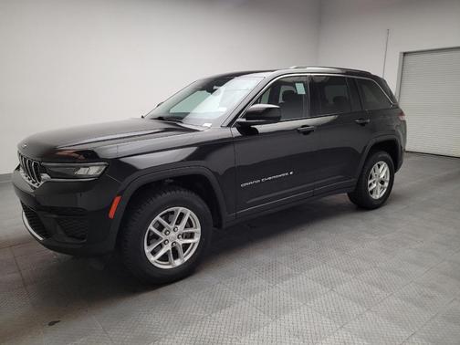 Diamond Black Crystal Pearlcoat 2023 Jeep Grand Cherokee Laredo
