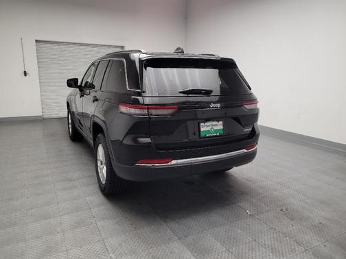 Diamond Black Crystal Pearlcoat 2023 Jeep Grand Cherokee Laredo