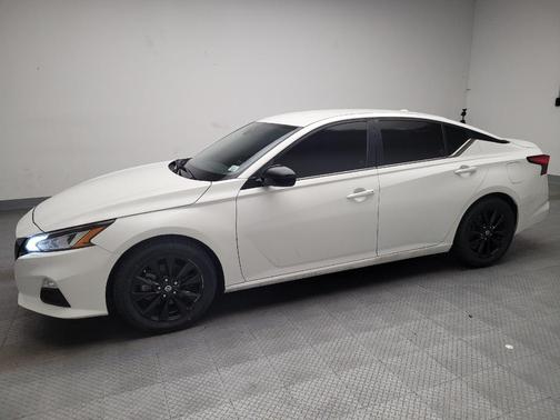 White 2021 Nissan Altima SR FWD