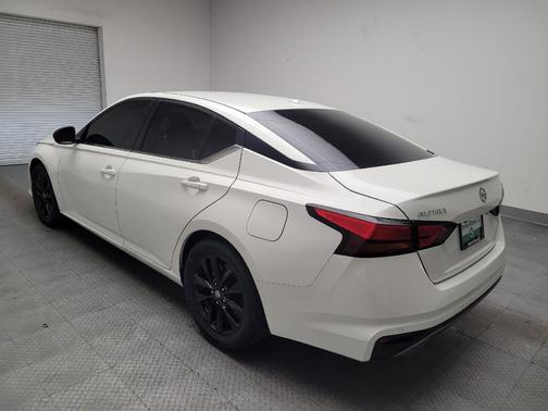 White 2021 Nissan Altima SR FWD